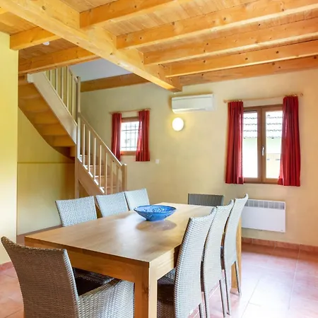 Cozy Retreat With Shared Pool Dom wakacyjny *