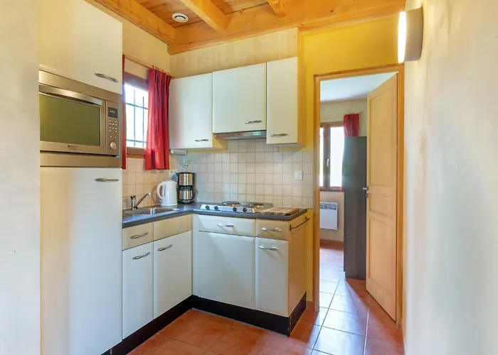 Cozy Retreat With Shared Pool Ferienhaus