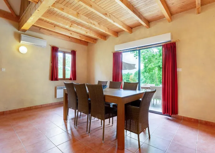 Cozy Retreat With Shared Pool Ferienhaus *