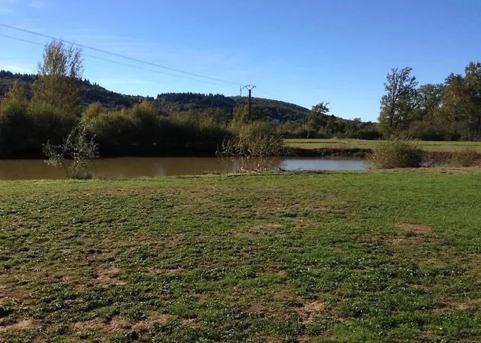 Cozy Retreat With Shared Pool