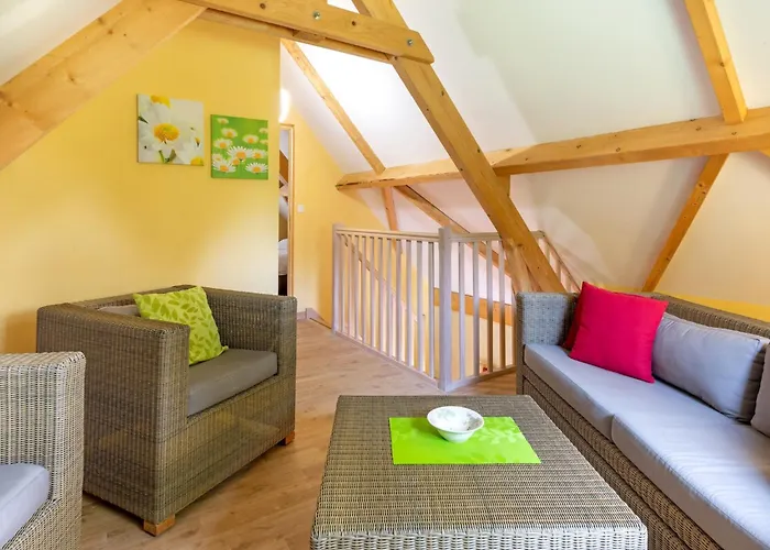 Cozy Retreat With Shared Pool *