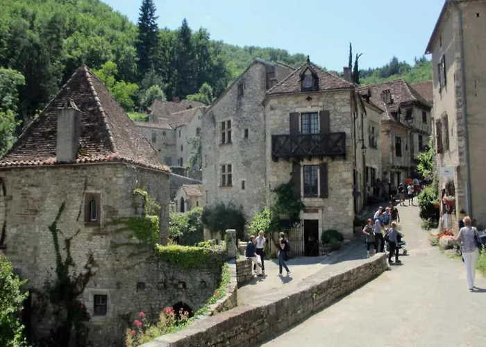 Cozy Retreat With Shared Pool Ferienhaus