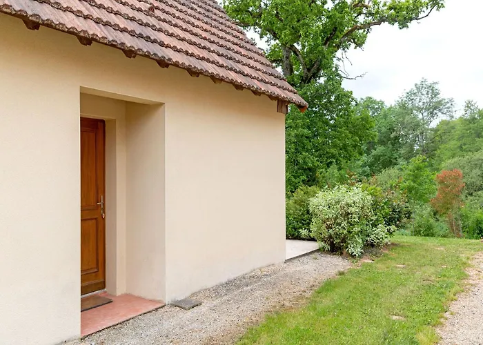 Cozy Retreat With Shared Pool Ferienhaus