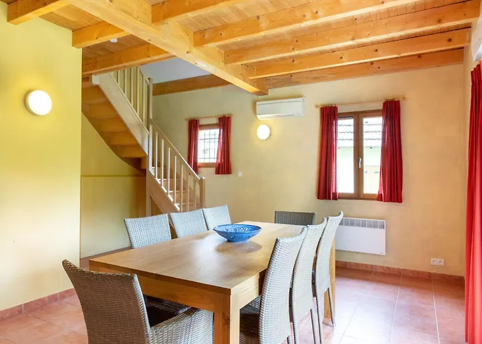 Cozy Retreat With Shared Pool Ferienhaus *